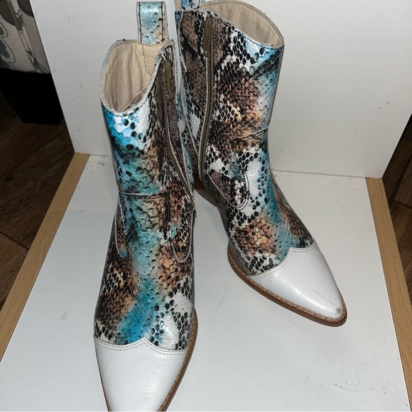 Mattise Desire Western Boot Womens Size 6 Multicolor White Tip Calf Bootie - Picture 2 of 9